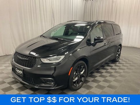 Used 2023 Chrysler Pacifica Touring-L w/ S Appearance Package FWD image 3