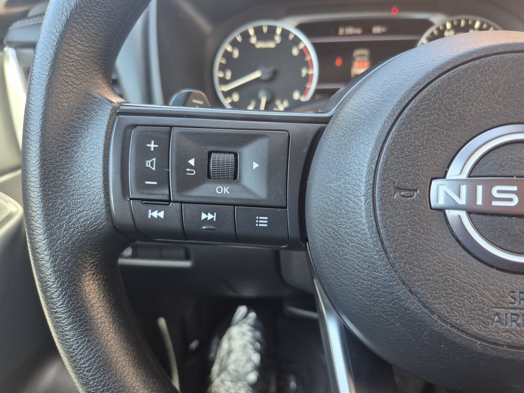 Used 2024 Nissan Rogue S AWD/4WD image 19
