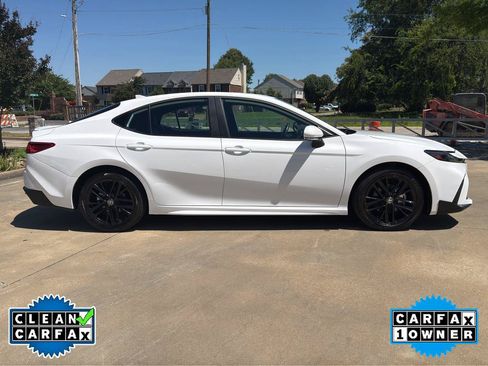 Used 2025 Toyota Camry SE FWD image 2