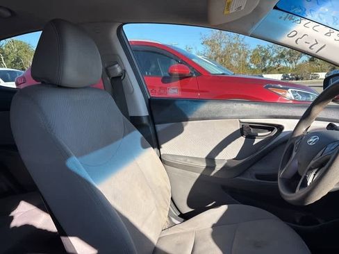 Used 2013 Hyundai Elantra GLS w/ Preferred Pkg image 7