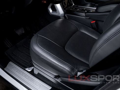 Used 2019 Land Rover Range Rover HSE image 25