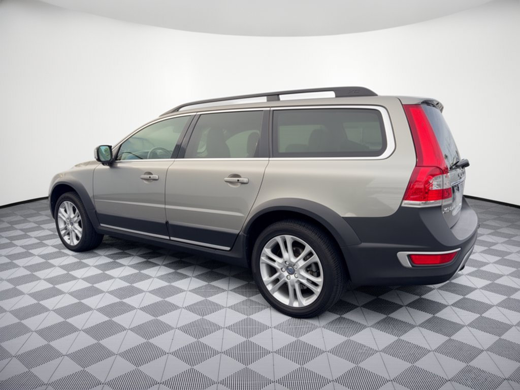 Used 2016 Volvo XC70 T5 Platinum w/ Protection Package FWD image 3