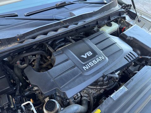 Used 2017 Nissan Titan SV image 27