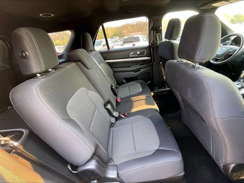 Used 2018 Ford Explorer XLT w/ Equipment Group 201A FWD image 25