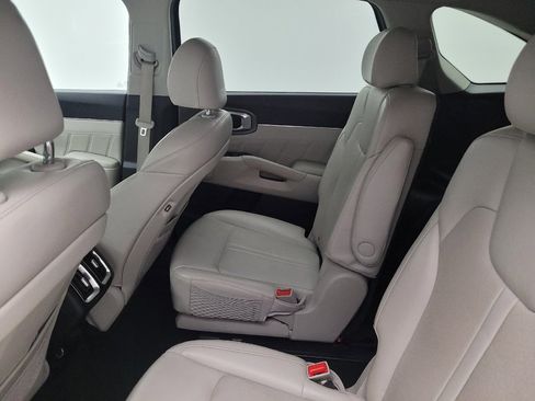 Used 2022 Kia Sorento SX w/ Panoramic Sunroof Package AWD/4WD image 18