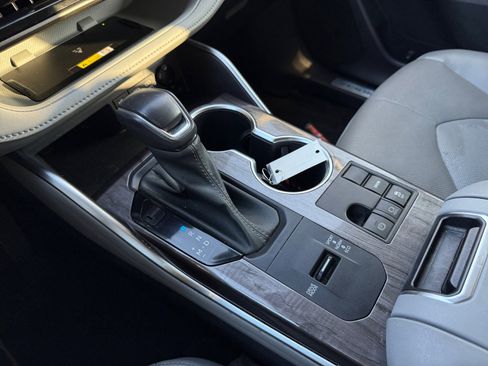 Used 2023 Toyota Highlander Limited image 20