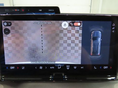 Used 2025 Ford Expedition Active image 19