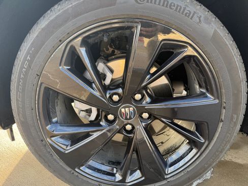 Certified 2025 Buick Envision Sport Touring image 10