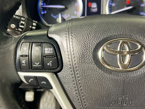 Used 2018 Toyota Highlander XLE FWD image 18