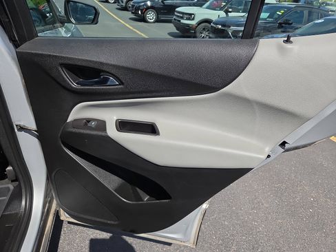Used 2018 Chevrolet Equinox LS AWD/4WD image 19
