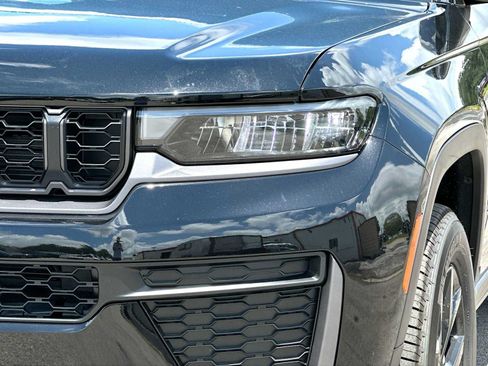 New 2026 Jeep Grand Cherokee Altitude RWD image 16