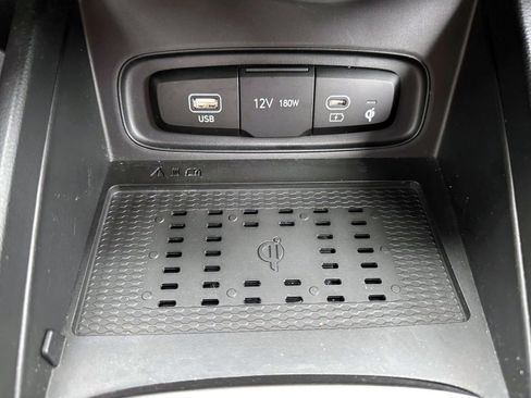 Used 2023 Hyundai Venue Limited w/ Cargo Package FWD image 24