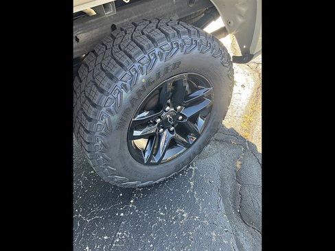 Used 2022 Chevrolet Silverado 1500 Custom Trail Boss AWD/4WD image 19