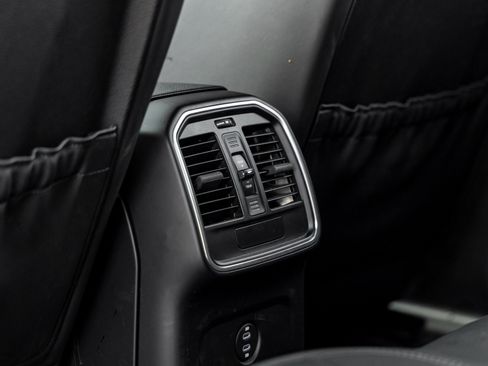 Used 2021 Porsche Macan S image 36