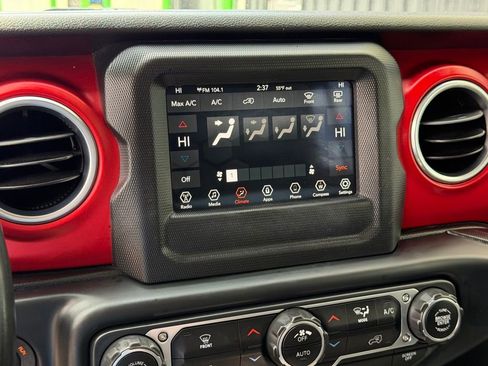 Used 2018 Jeep Wrangler Unlimited Rubicon AWD/4WD image 10