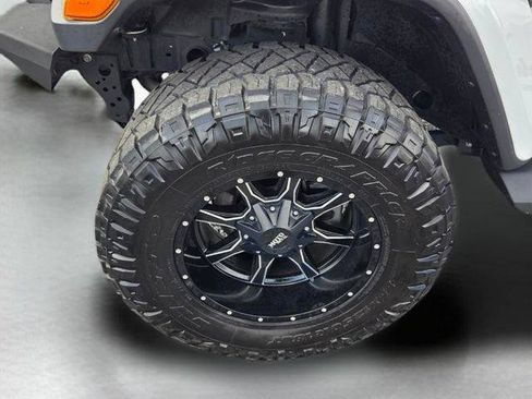 Used 2020 Jeep Wrangler Unlimited Sahara AWD/4WD image 9