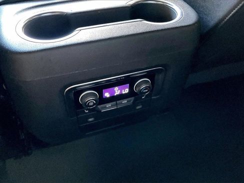 Used 2022 Chevrolet Suburban Premier image 17