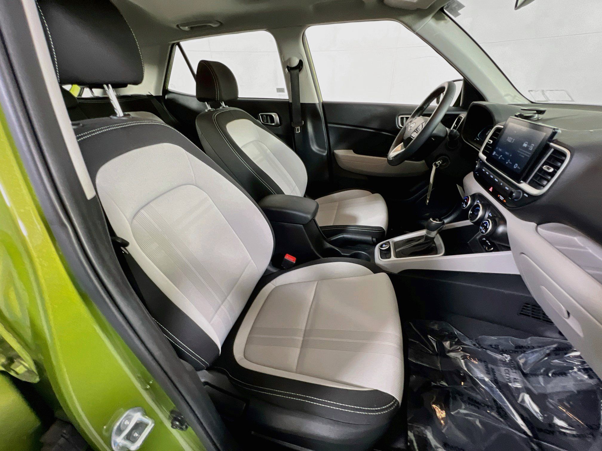 Used 2023 Hyundai Venue SEL FWD image 26