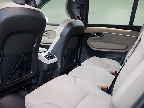 New 2026 Volvo XC90 B5 Core w/ Protection Package Premier image 19