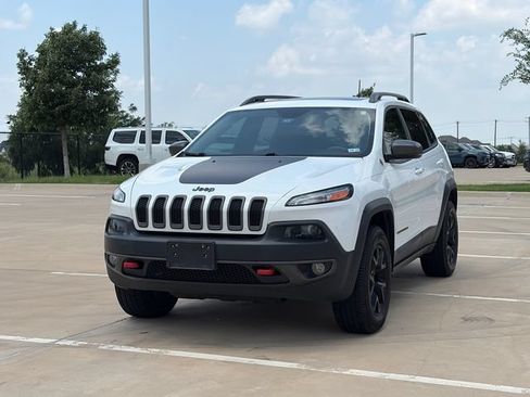 Used 2017 Jeep Cherokee Trailhawk AWD/4WD image 3