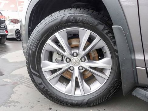 Used 2015 Toyota Highlander XLE image 11