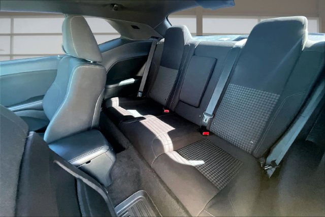 Used 2015 Dodge Challenger SXT RWD image 23