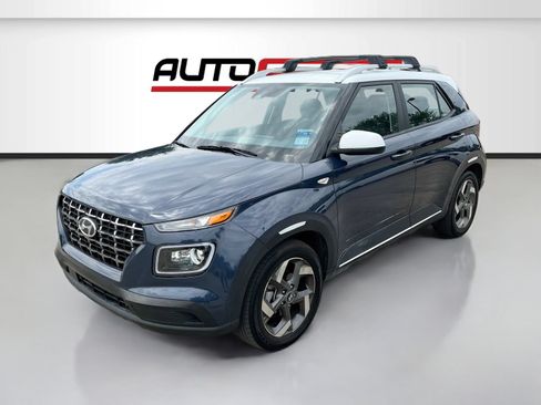 Used 2024 Hyundai Venue Limited FWD image 3