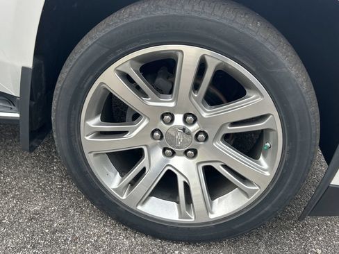 Used 2018 Cadillac Escalade ESV Luxury AWD/4WD image 25