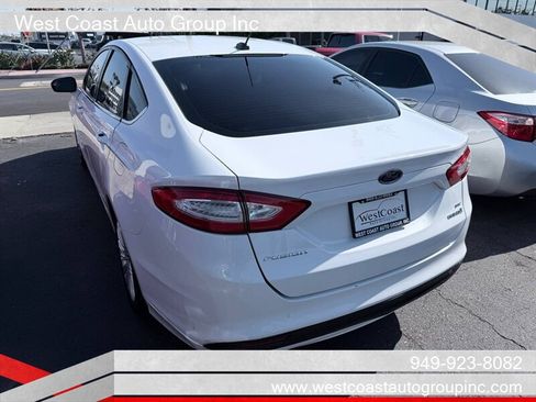 Used 2016 Ford Fusion SE FWD image 5