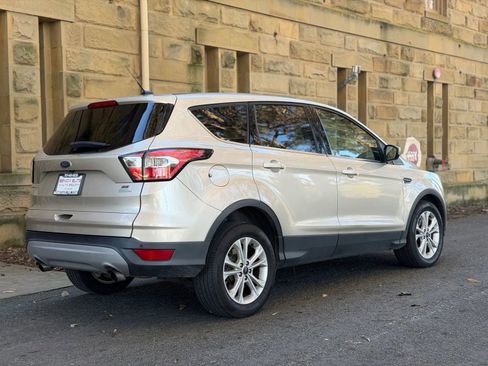 Used 2017 Ford Escape SE image 4