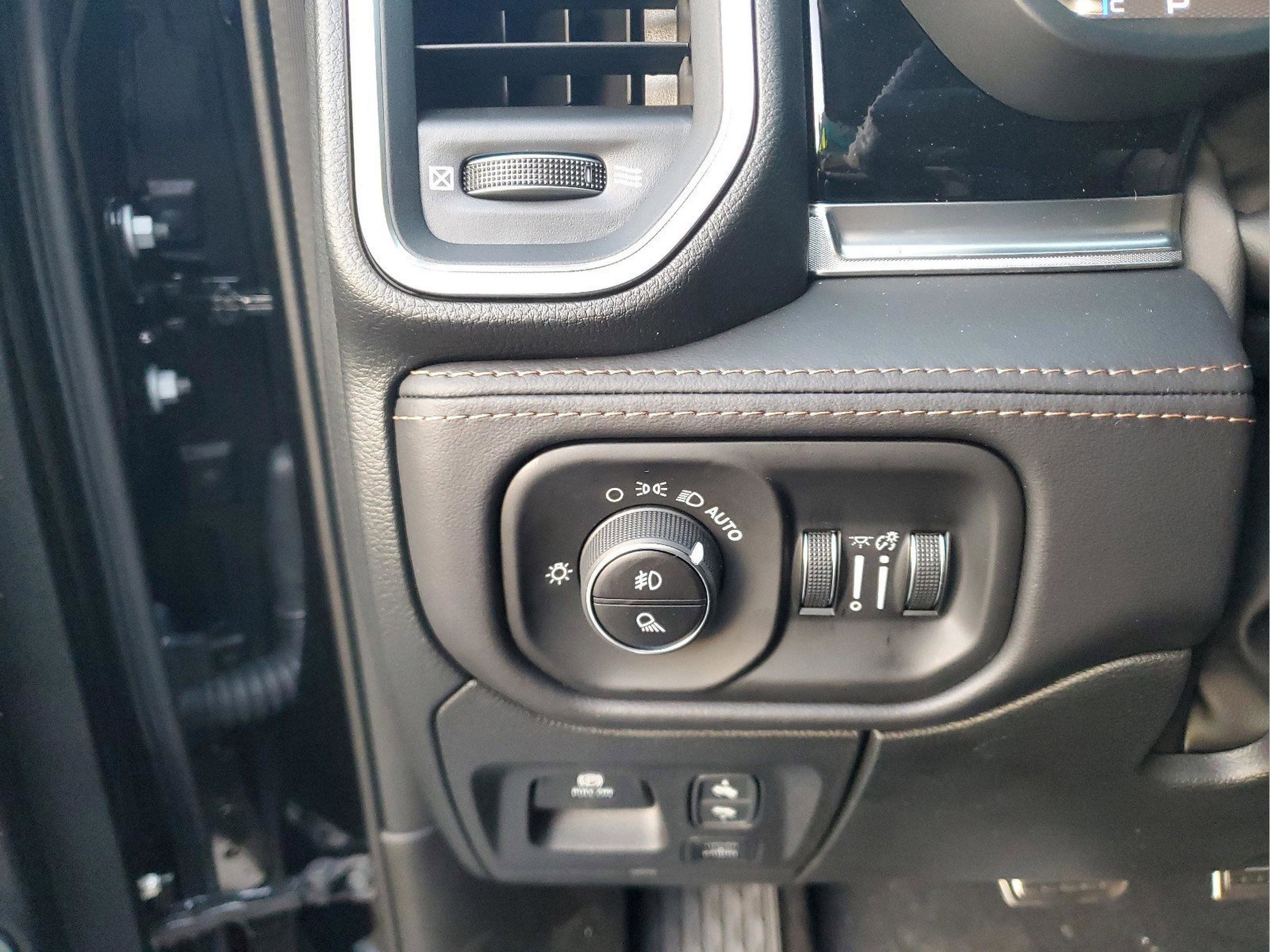 New 2026 RAM 1500 Tungsten w/ Trailer Tow Group AWD/4WD image 15