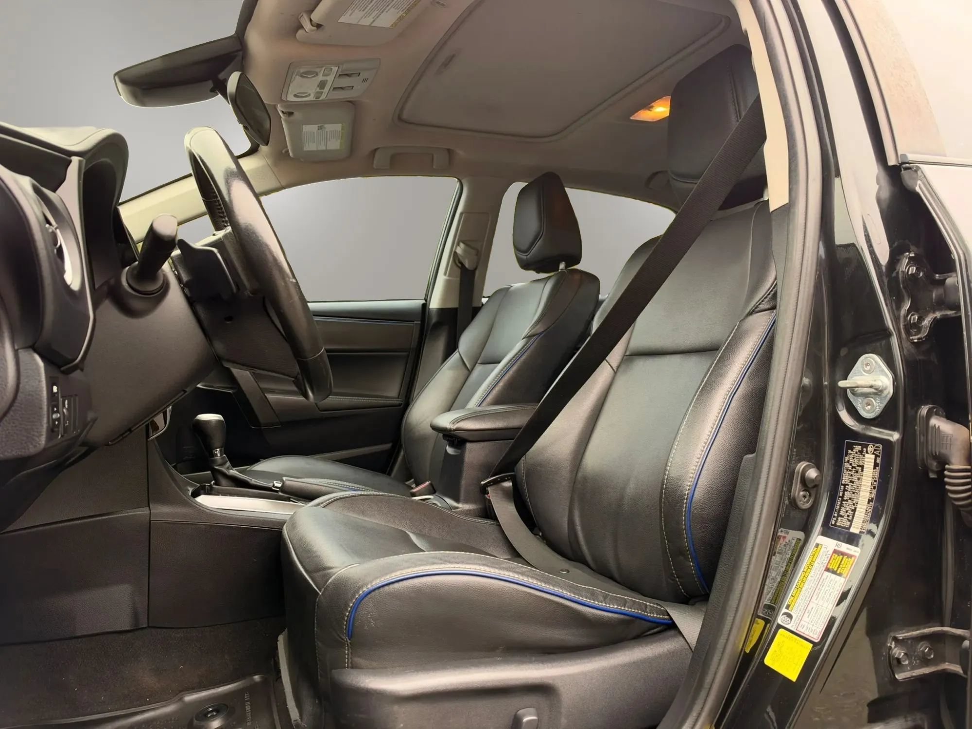 Used 2017 Toyota Corolla XSE FWD image 17