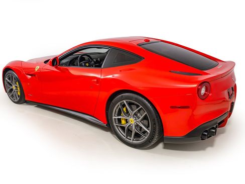 Used 2017 Ferrari F12 Berlinetta image 4
