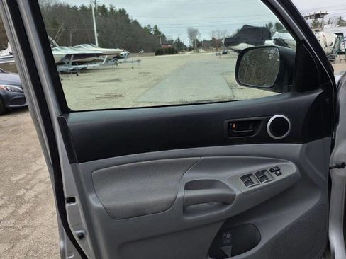 Used 2011 Toyota Tacoma V6 4x4 4dr Double Cab 5.0 ft S image 16