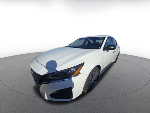 Used 2025 Nissan Altima 2.5 SV image 6