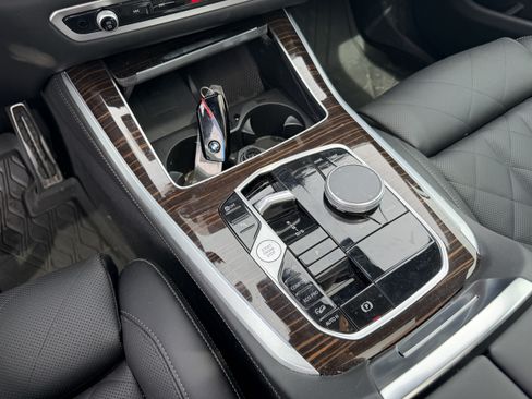 Used 2026 BMW X5 xDrive40i w/ M Sport Package AWD/4WD image 12