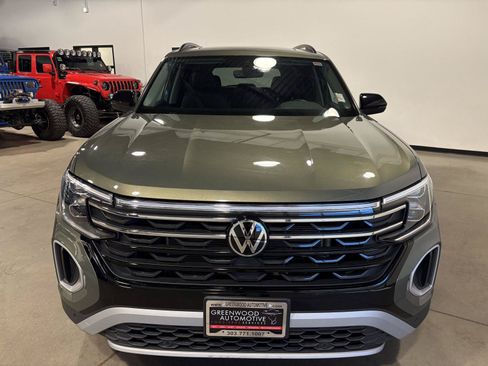 Used 2025 Volkswagen Atlas Peak Edition SE AWD/4WD image 8