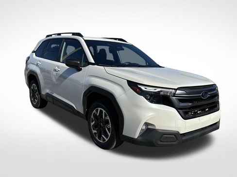 Used 2025 Subaru Forester Premium AWD/4WD image 8