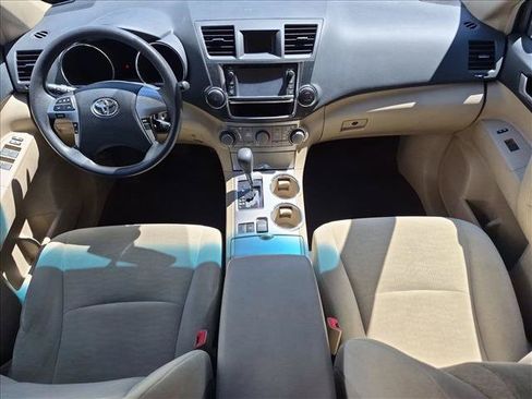 Used 2013 Toyota Highlander Plus FWD image 17