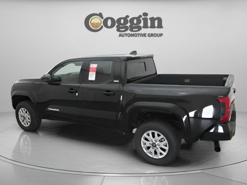 Used 2025 Toyota Tacoma SR5 AWD/4WD image 8