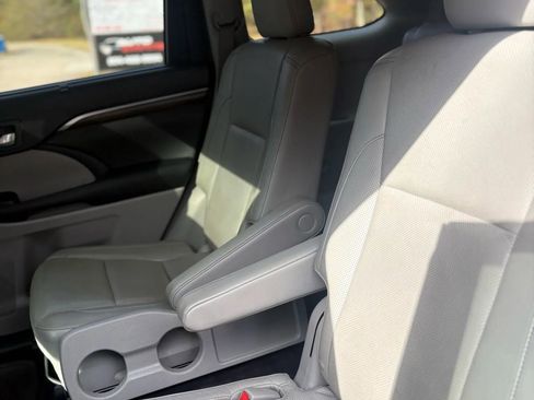 Used 2015 Toyota Highlander Limited Platinum image 16