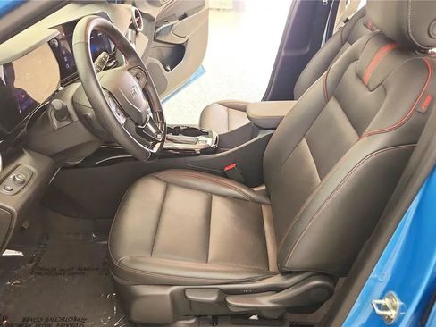 Used 2025 Chevrolet Trax RS w/ Sunroof Package FWD image 23