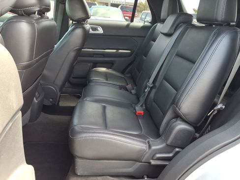 Used 2013 Ford Explorer XLT FWD image 15