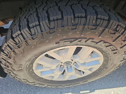 Used 2022 Nissan Frontier SV AWD/4WD image 35