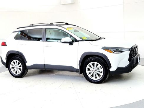 Certified 2023 Toyota Corolla Cross LE image 7