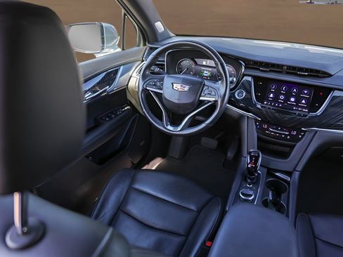 Certified 2025 Cadillac XT6 Premium Luxury AWD/4WD image 28