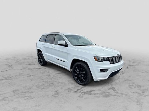 Used 2021 Jeep Grand Cherokee Laredo X AWD/4WD image 2