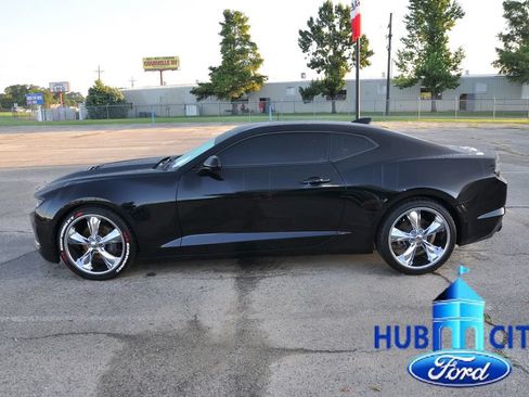 Used 2020 Chevrolet Camaro LT RWD image 2