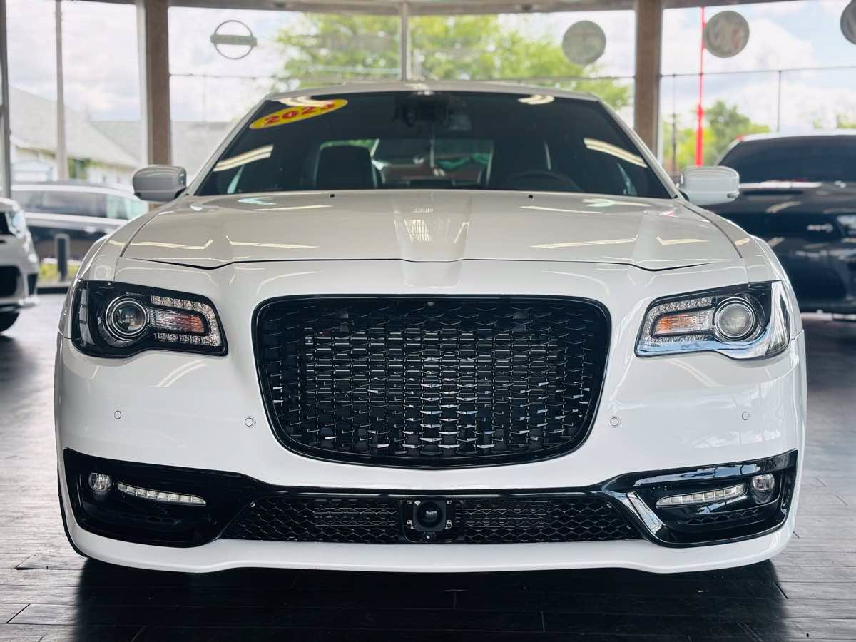 Used 2023 Chrysler 300 C RWD image 18