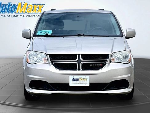 Used 2014 Dodge Grand Caravan SXT w/ Rear Park Assist Package FWD image 2